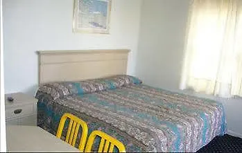Surrey Motel 2*